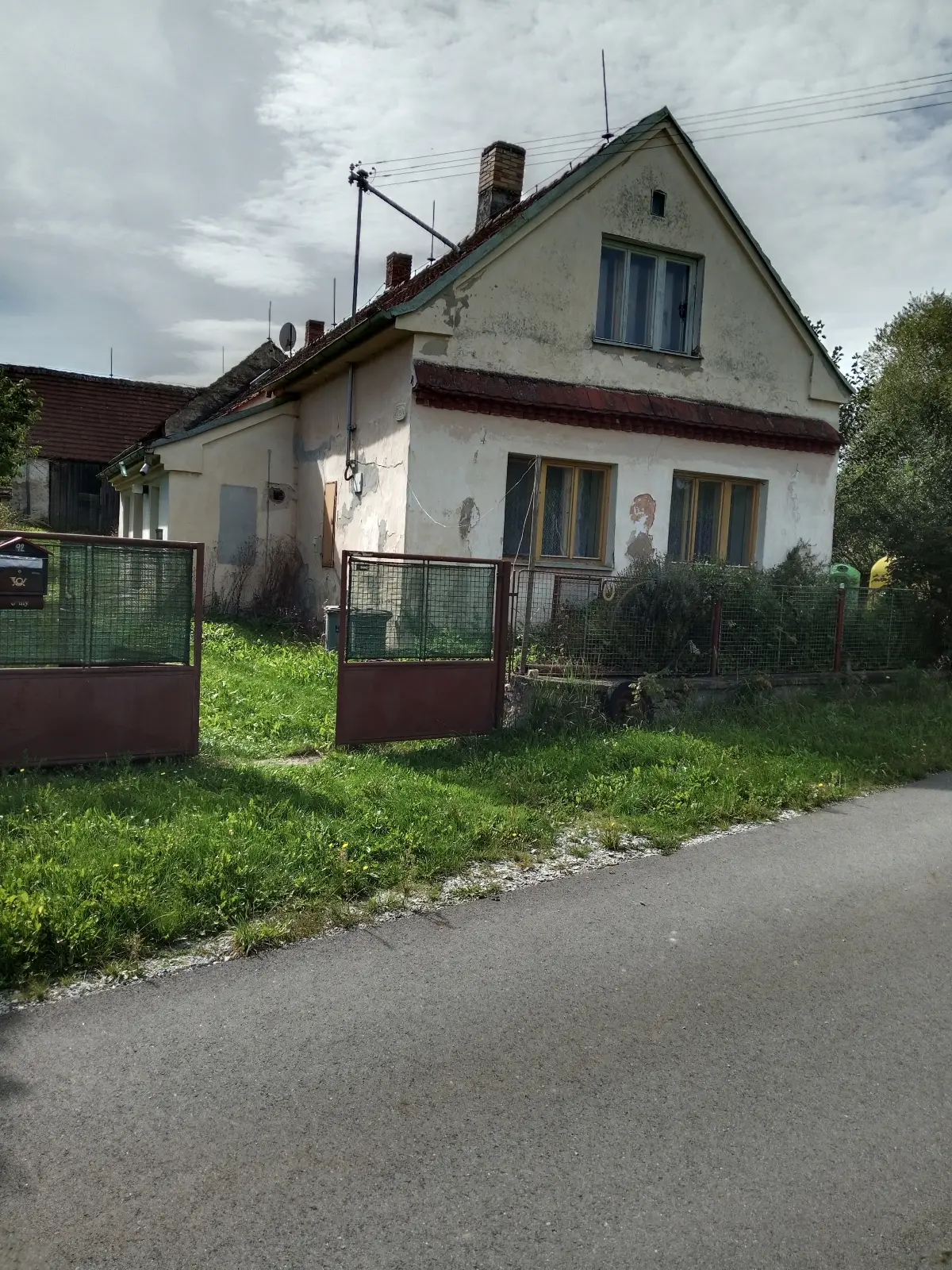 V jižních čechách prodám rodinný dům se zahradou v obci Kluky u Písku.