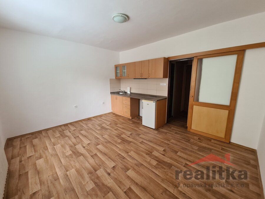 Pronájem hezkého bytu 1+kk, Opava, ul. Nerudova