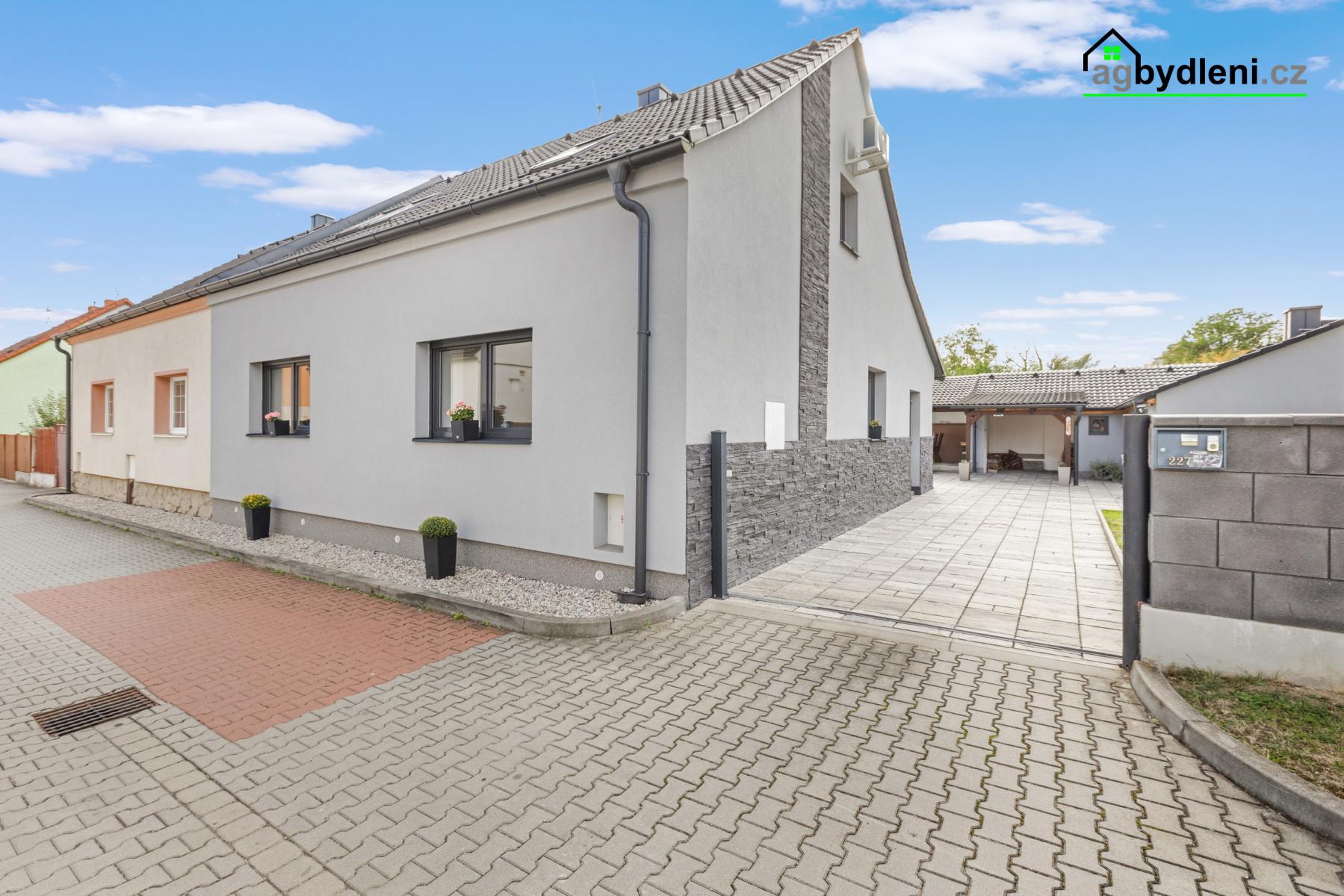 PRODEJ | rodinný dům | po rekonstrukci | 4+1 | 140 m² | vyhřívaný bazén | Chotěšov