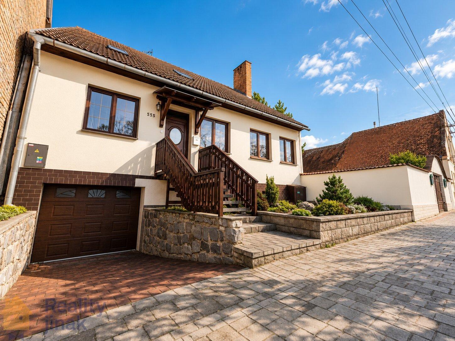 Prodej rodinného domu 5+kk, 187.1 m2, pozemek 245.7 m2, Dolní Dunajovice