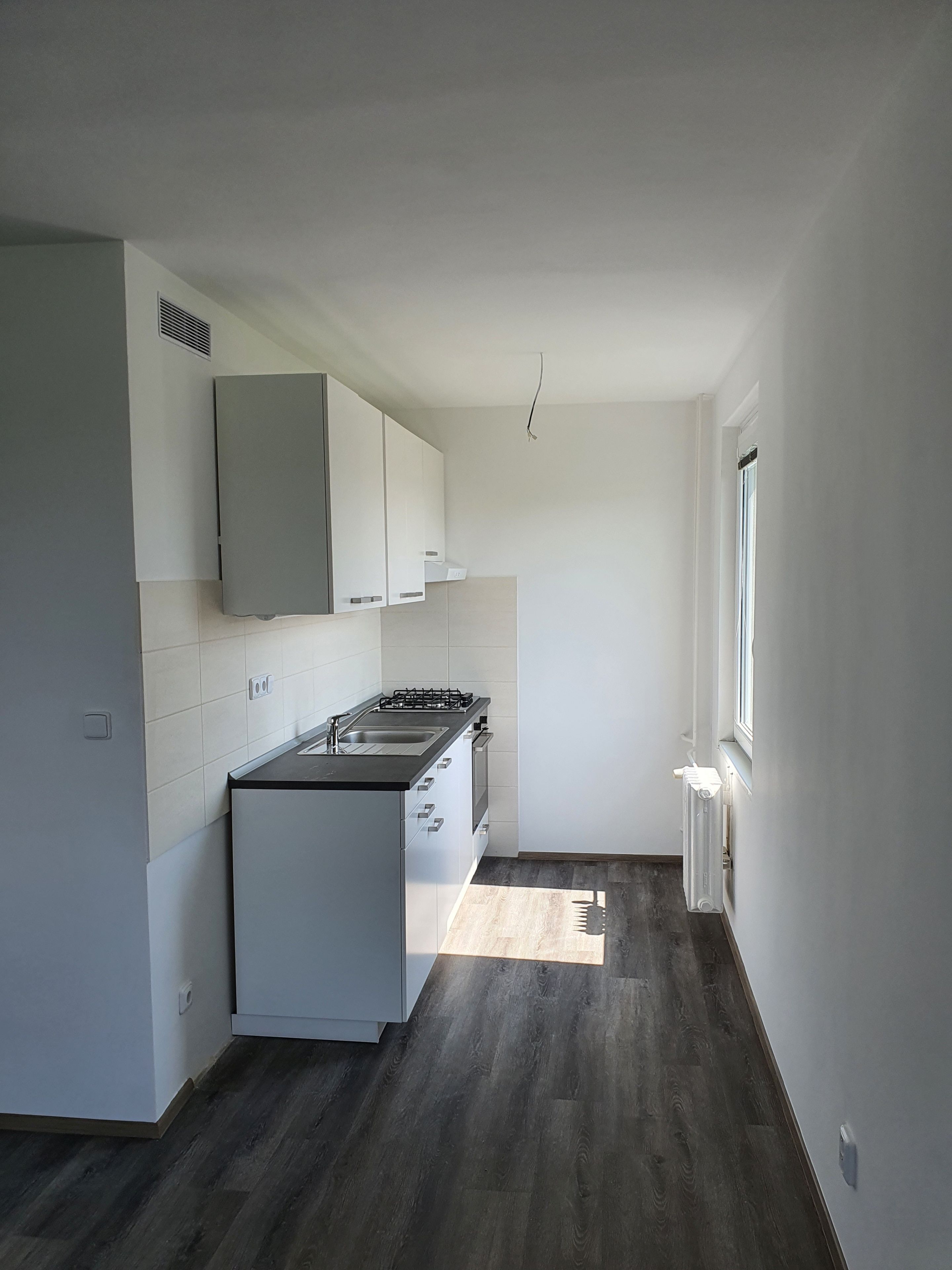 Pronájem bytu 3+kk po rekonstrukci, 63 m² – Praha 8, Kobylisy