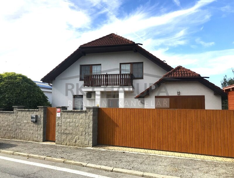 Prodej rodinného domu, 4+1, jídelna, terasa, garáž, pergola, park stání, ul. Horní, České Budějovice