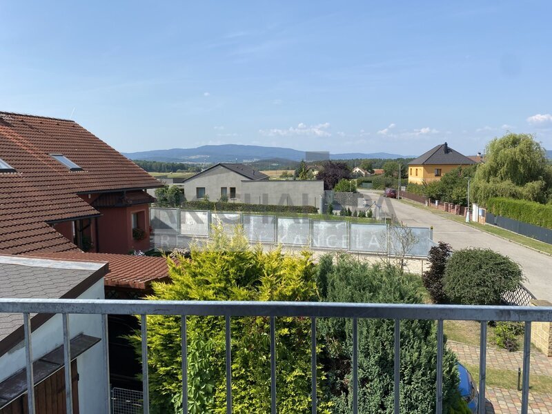 Pronájem bytu 3+1 v rodinném domě, Kamenný Újezd, ul. 5. května, 60 m2, 1. patro