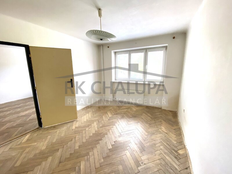 Pronájem zděného bytu 2+1 v ul. Kněžskodvorská, České Budějovice, 1. patro, sklep, komora, 54 m2