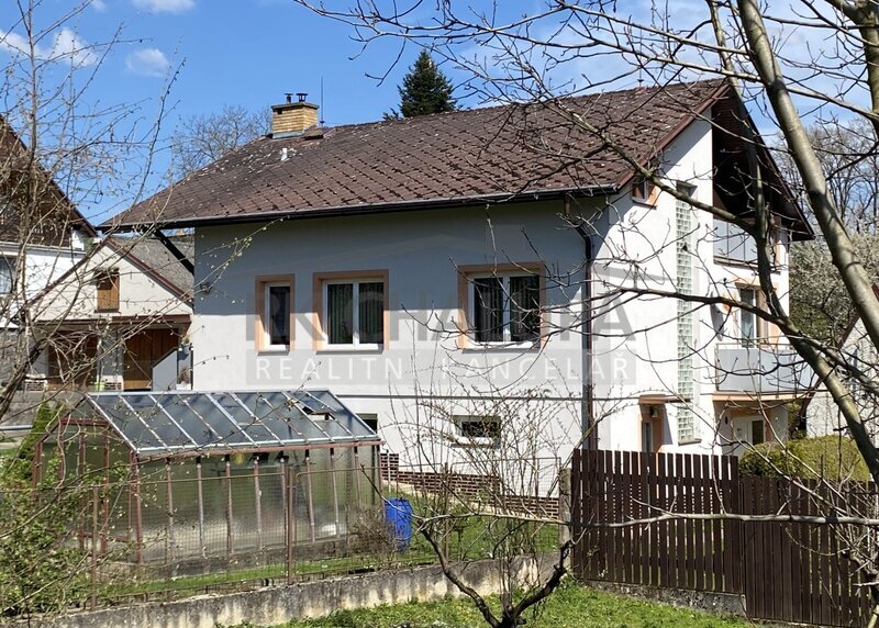 Prodej rodinného domu, obec Staré Hodějovice, 2+1, 3+0, garáž, pergola, bazén, 824 m2, MHD