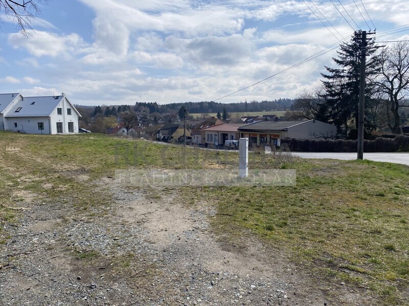 Prodej pozemku k zástavbě rodinným domem v části obce Číčov, obec Spálené Poříčí, výměra 723 m2