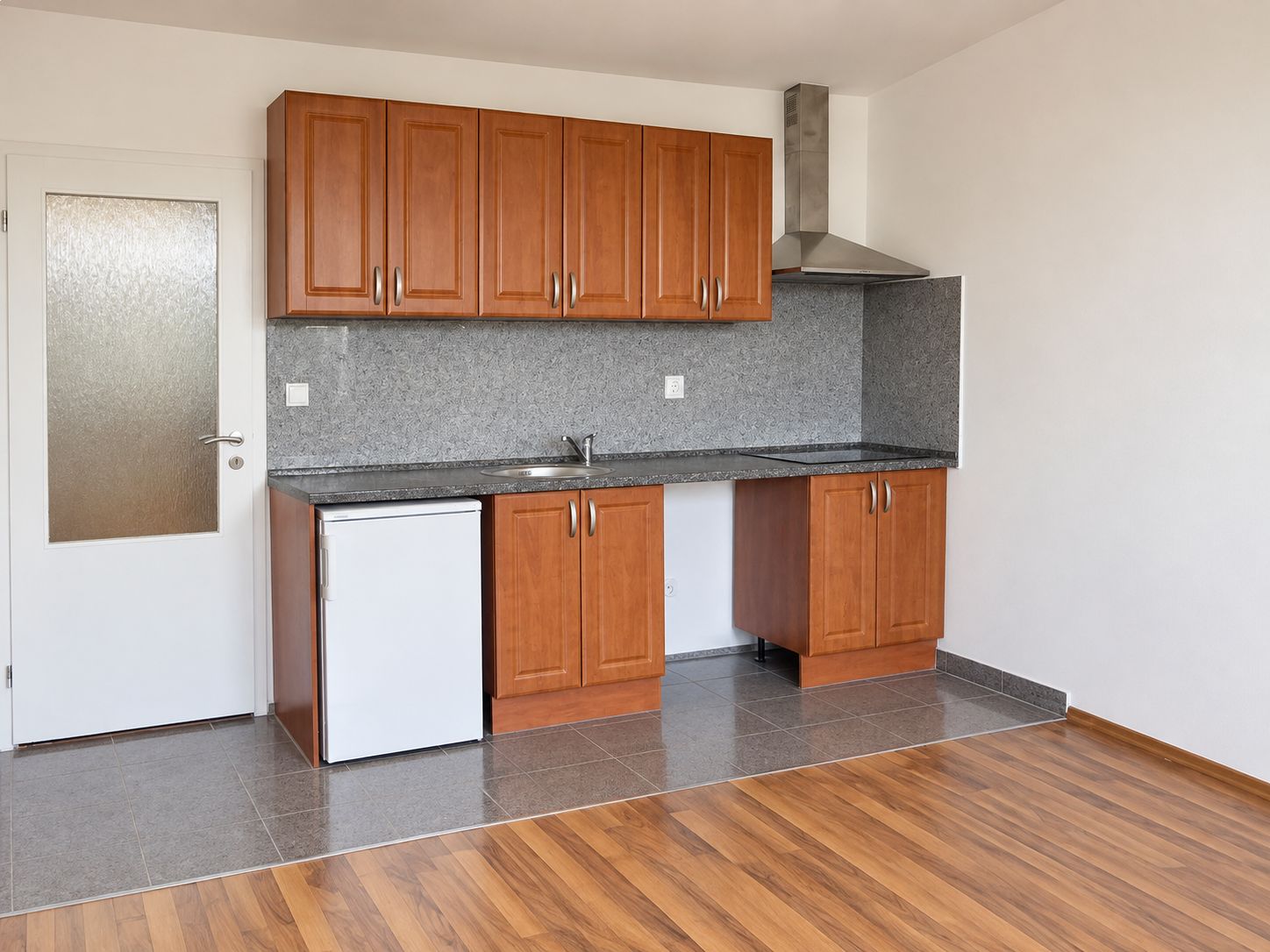 Pronájem bytu 1+kk, 25,3m2, Praha 9 Vysočany,