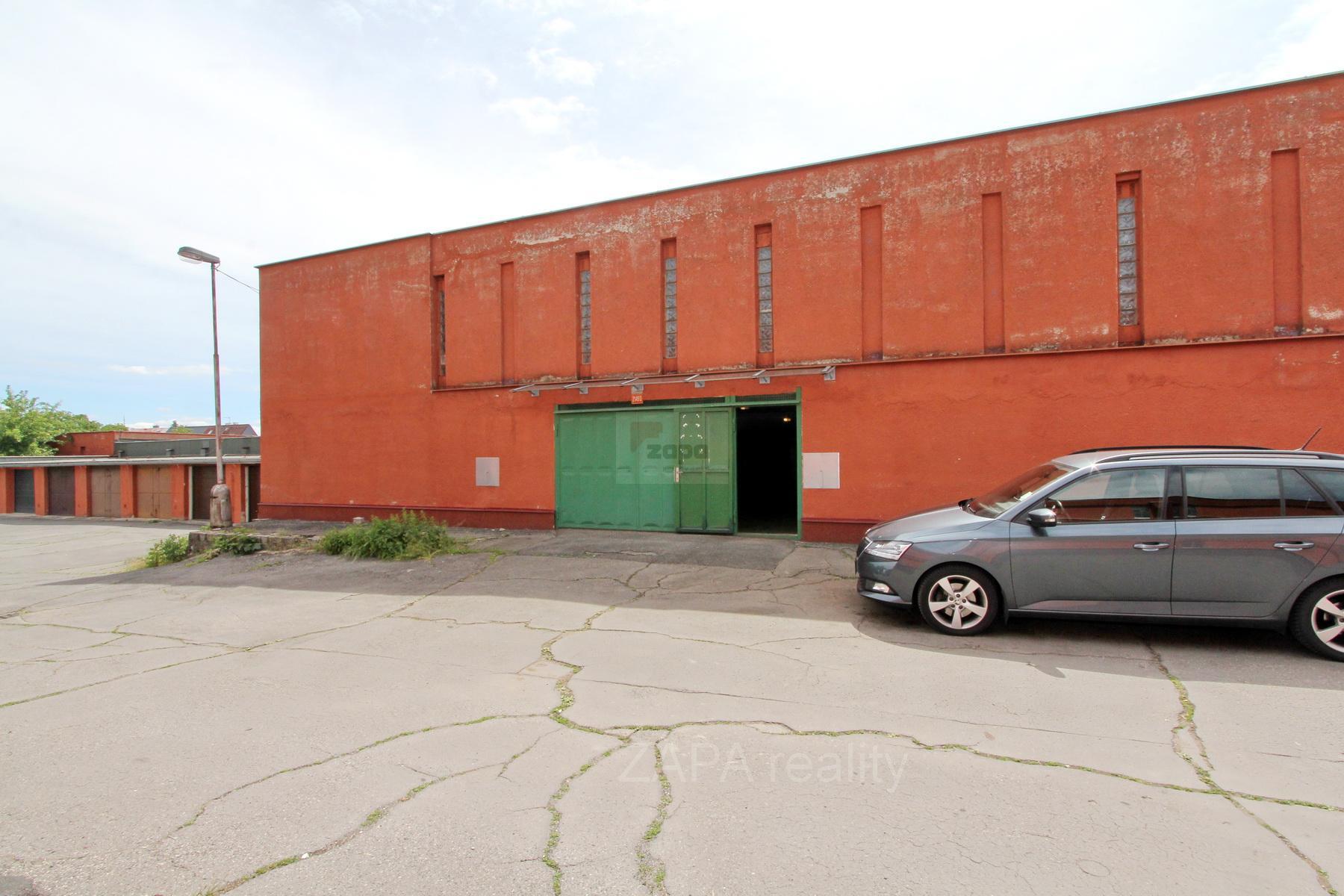 Prodej garáže 16,9 m2, Kladno Kročehlavy, u GDM ulice Bellevue