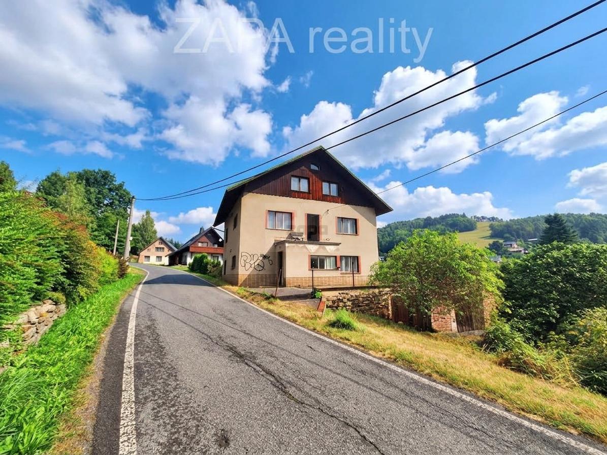 Prodej vícegeneračního domu 300m2 + sklepy+ 2x garáž, pozemek 750 m2 Zlatá Olešnice